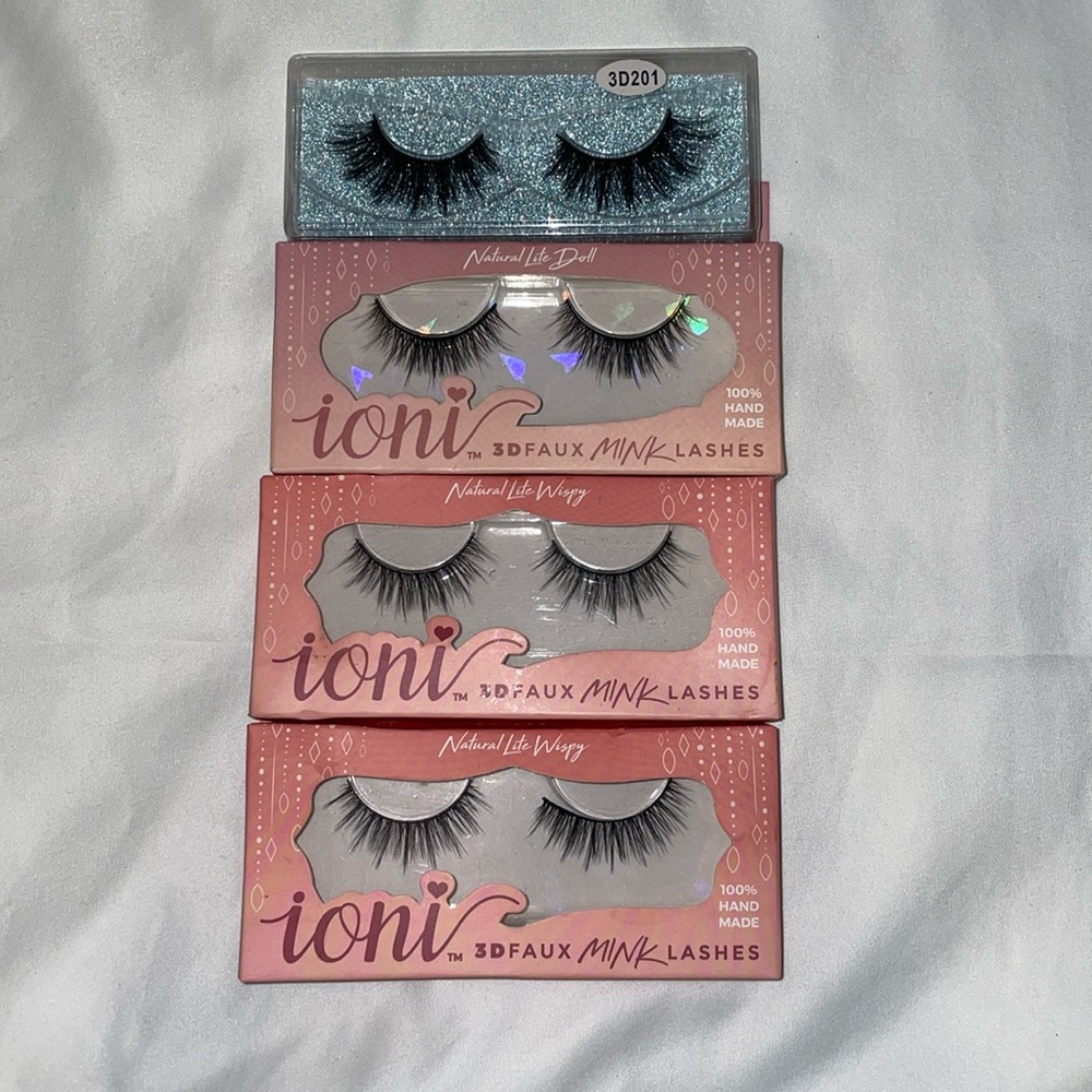 Brand new mink lashes never used or open 💗
